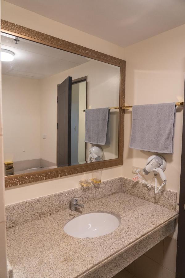 2 Bedroom At Bristle Ridge Багио Экстерьер фото